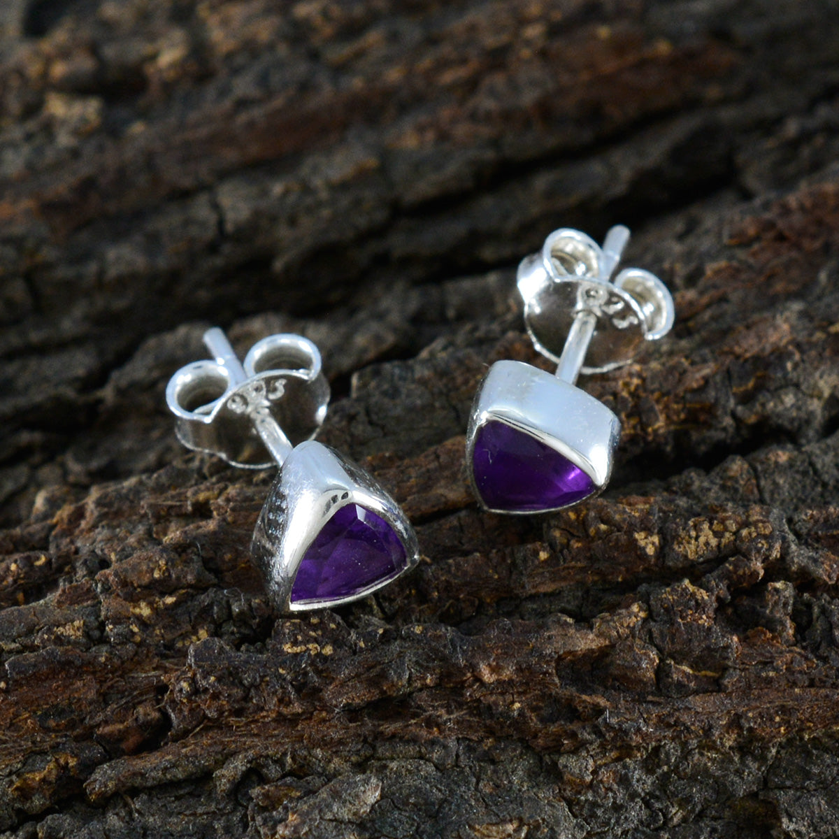Amethyst-African-Victoria-Solitaire-Stud-Purple-Silver-Earring