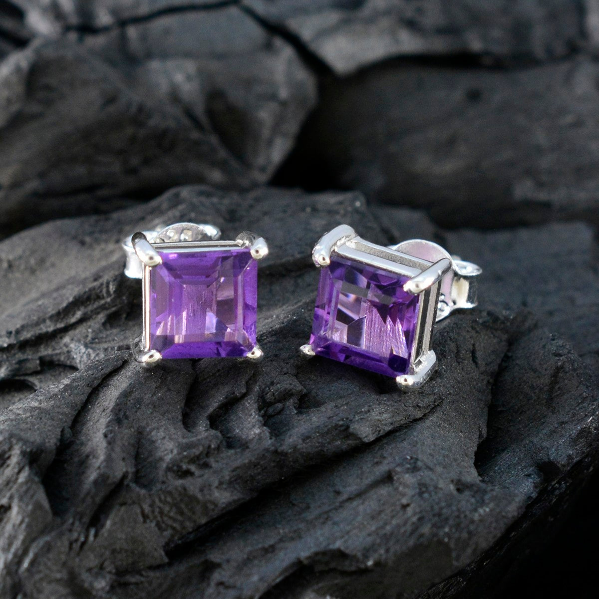 Amethyst-American-Aiko-Solitaire-Stud-Purple-Silver-Earring
