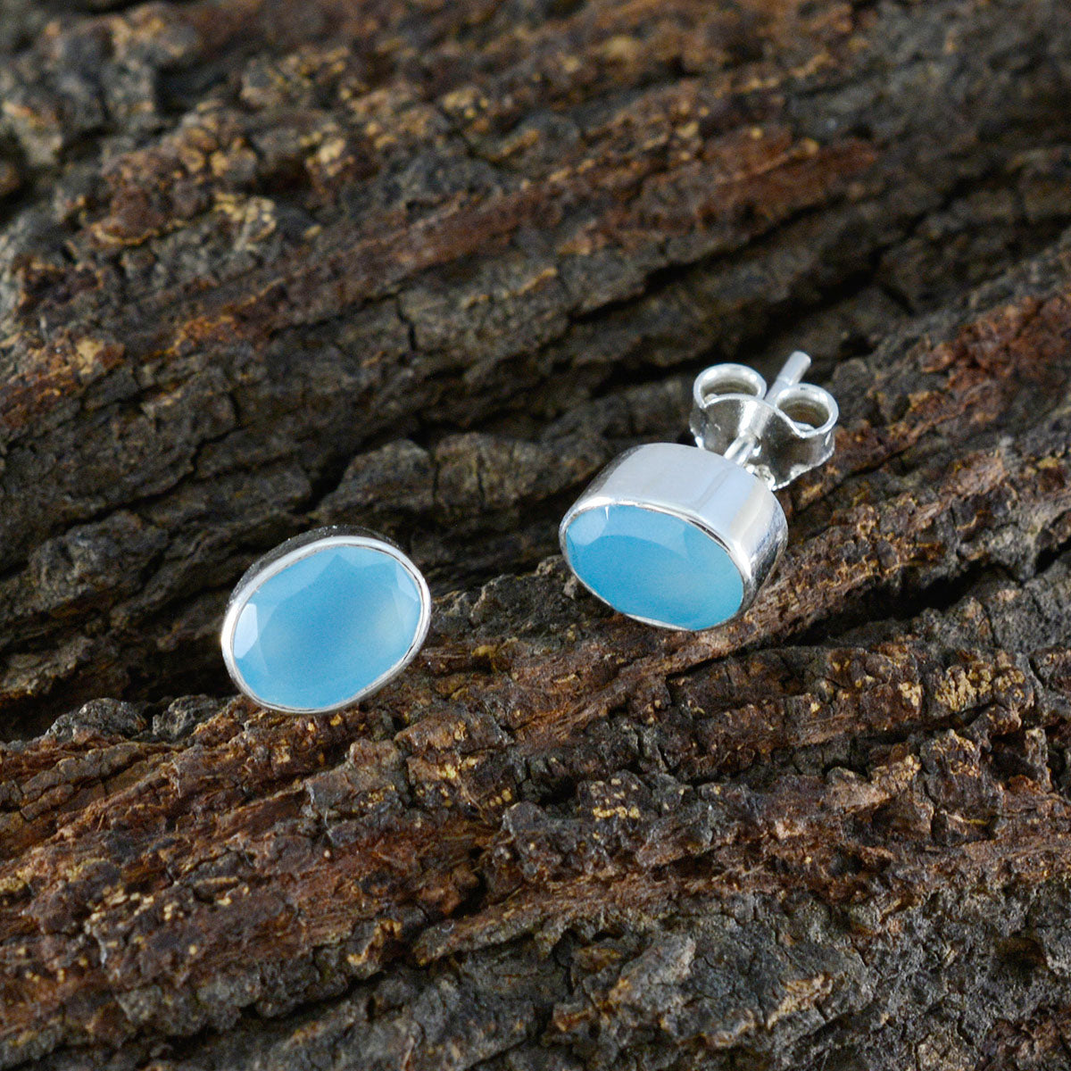 Chalcedony-Spanish-Aria-Solitaire-Stud-Blue-92.5-Silver-Earring