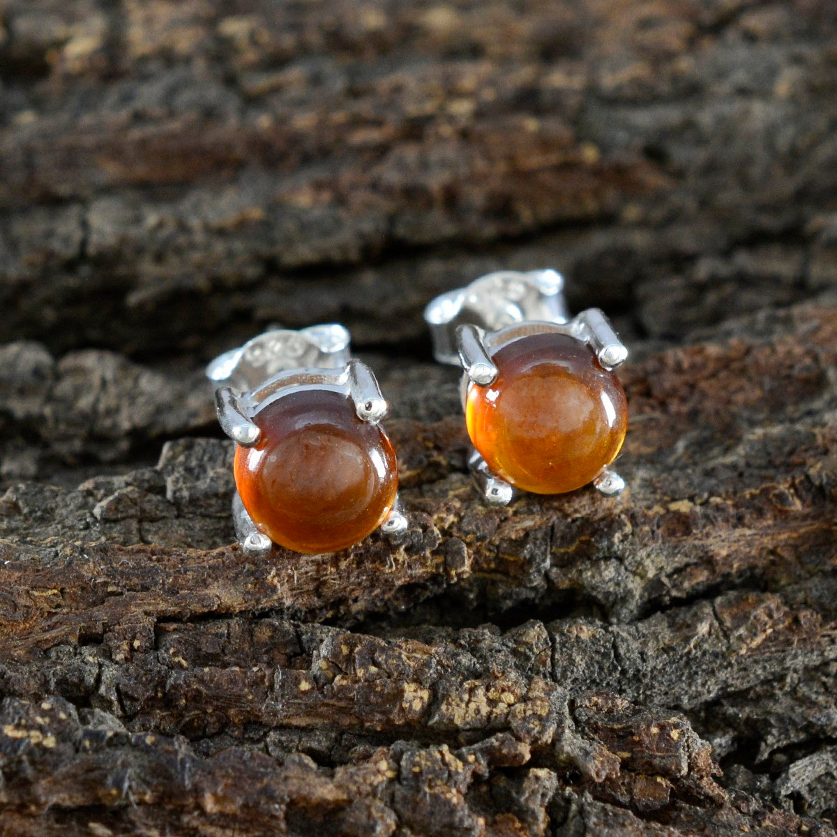 Garnet-American-Rileya-Solitaire-Stud-Red-Silver-Earring