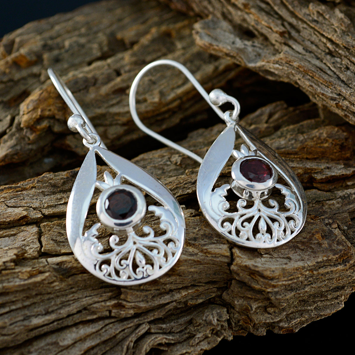 Garnet-Japanese-Penelope-Solitaire-Dangle-Red-92.5-Silver-Earring