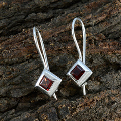 Garnet-Egyptian-Leah-Solitaire-Dangle-Red-Silver-Earring