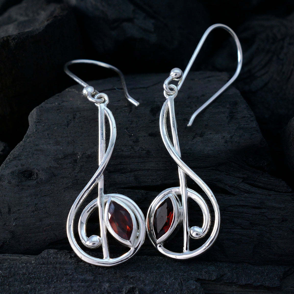 Garnet-African-Tereza-Solitaire-Dangle-Red-Silver-Earring