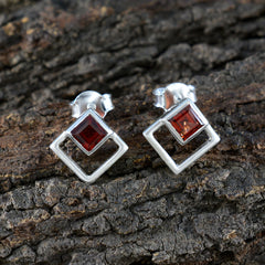 Garnet-Middle-Eastern-Amanda-Solitaire-Stud-Red-Silver-Earring