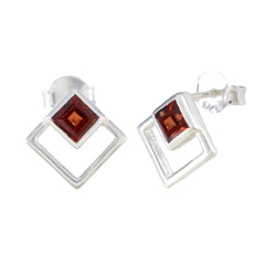 Garnet-Middle-Eastern-Amanda-Solitaire-Stud-Red-Silver-Earring