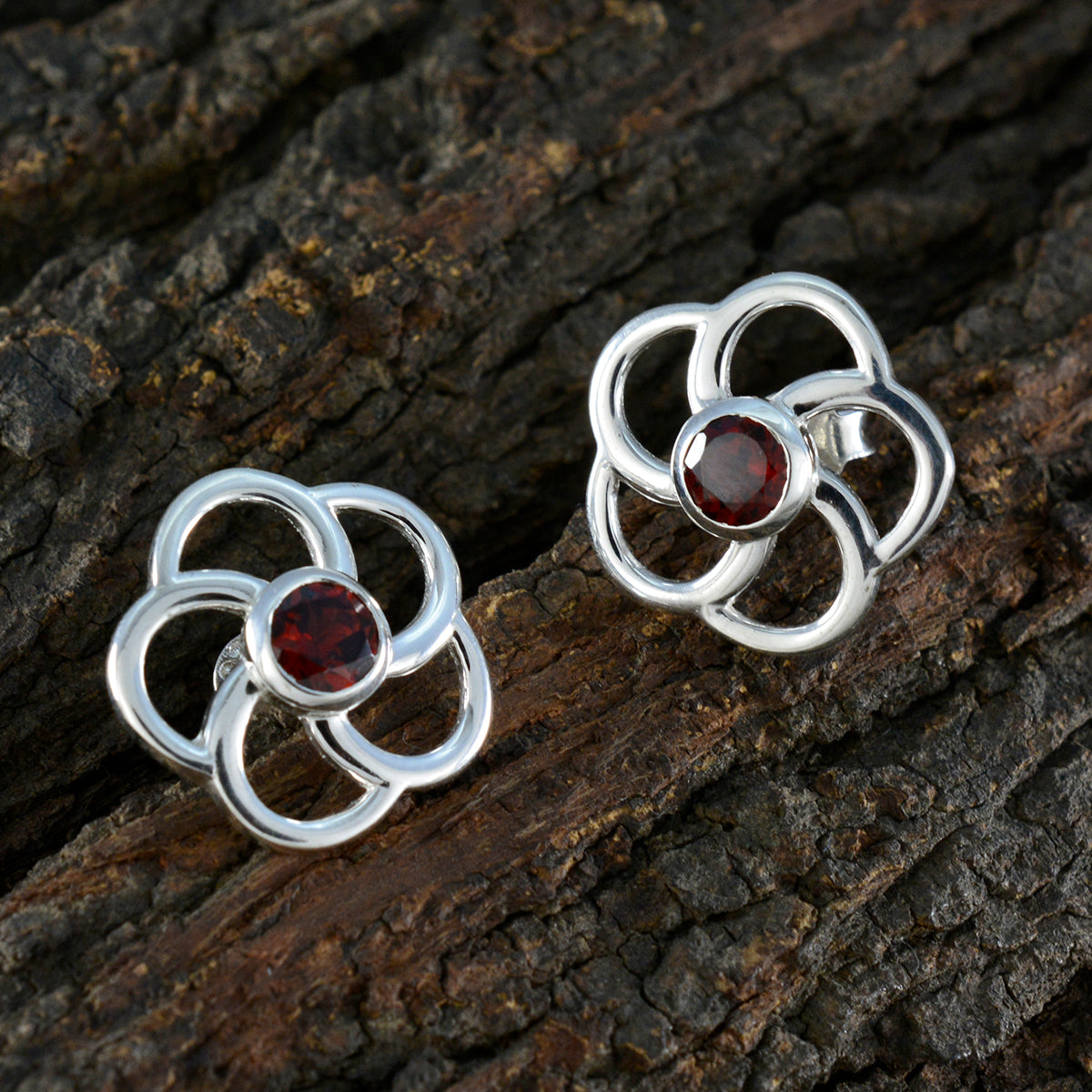 Garnet-Japanese-Mila-Solitaire-Stud-Red-925-Silver-Earring