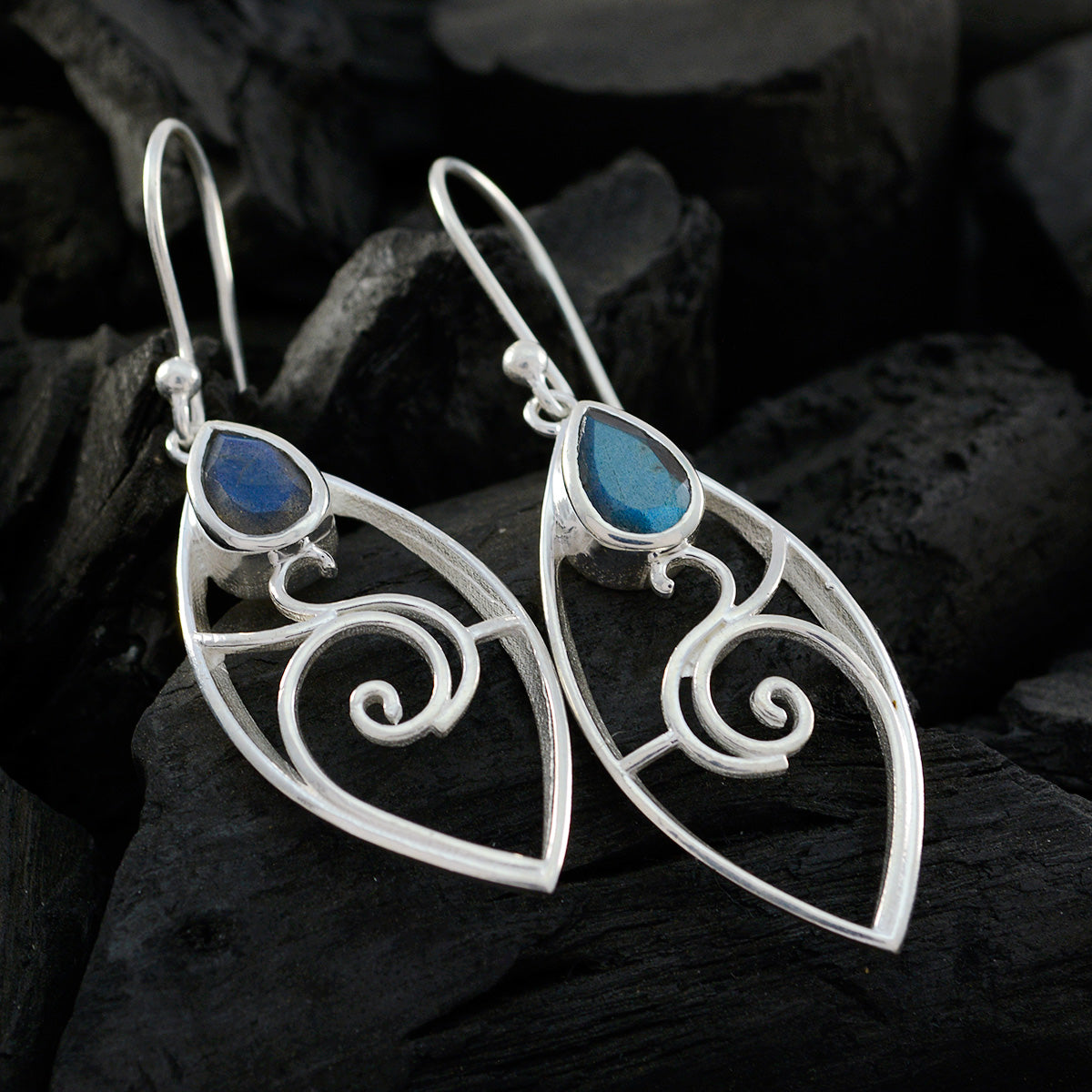 Labradorite-Spanish-Yan-Solitaire-Dangle-Gray-Silver-Earring