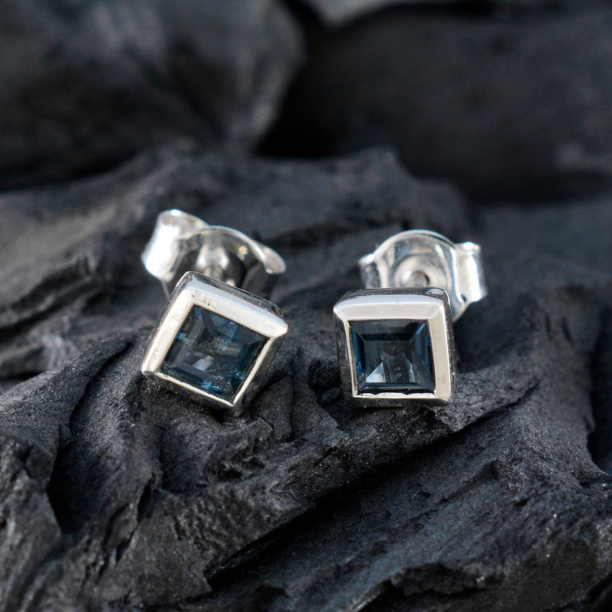 LBT-Russian-Julieta-Solitaire-Stud-Blue-Silver-Earring