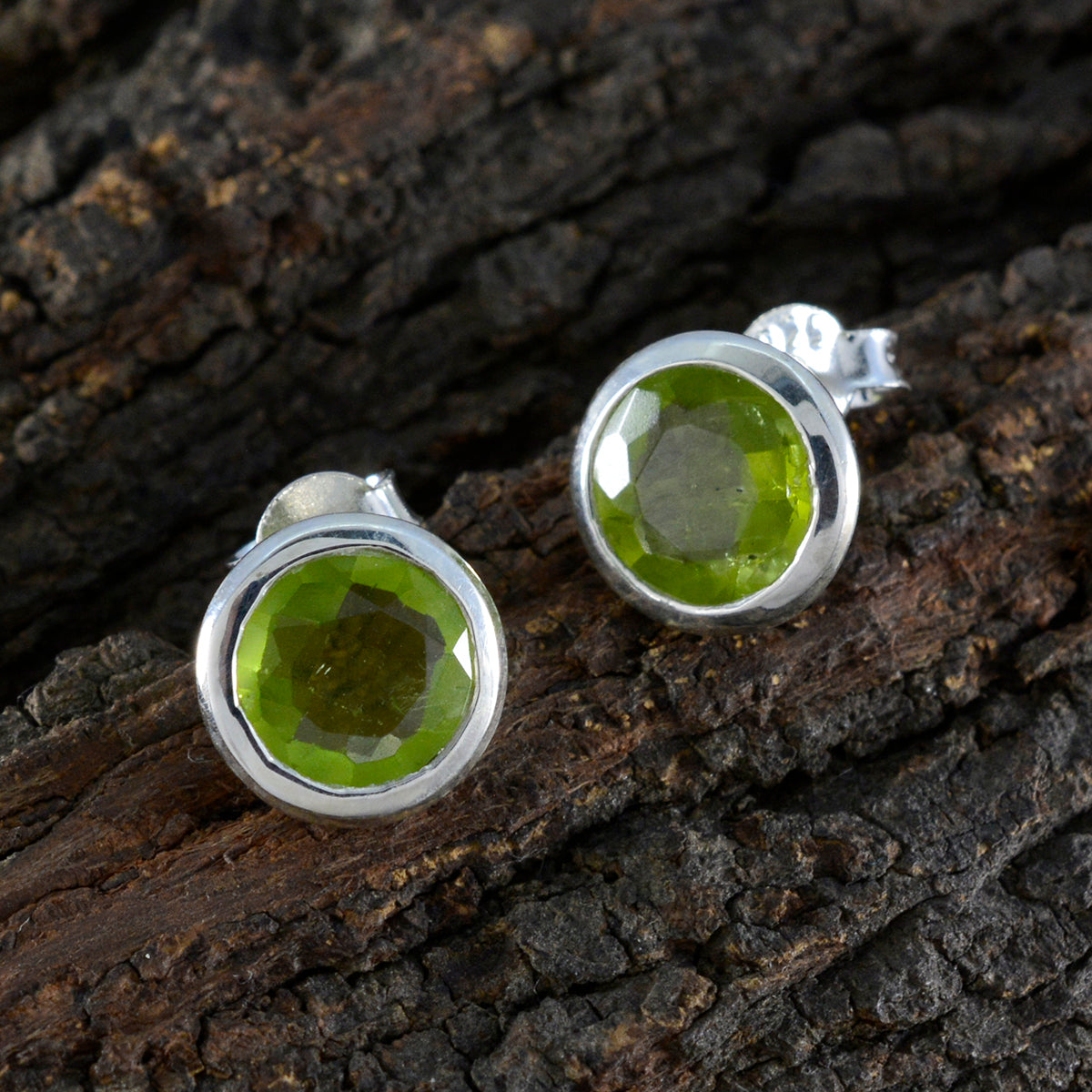 Peridot-Mexican-Yuki-Solitaire-Stud-Green-Silver-Earring