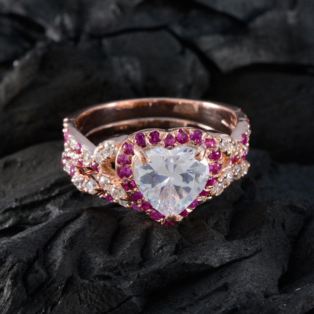 Riyo suministra anillo de plata con chapado en oro rosa, piedra de rubí cz, ajuste de punta en forma de corazón, joyería hecha a mano, anillo de graduación