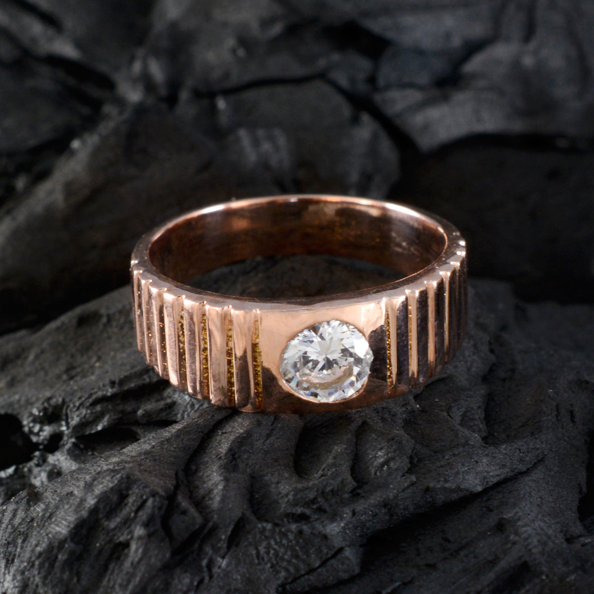 Riyo Exporteur Zilveren Ring Met Rose Gold Plating Witte CZ Steen Ronde Vorm Bezel Setting Antieke Sieraden Verjaardagsring