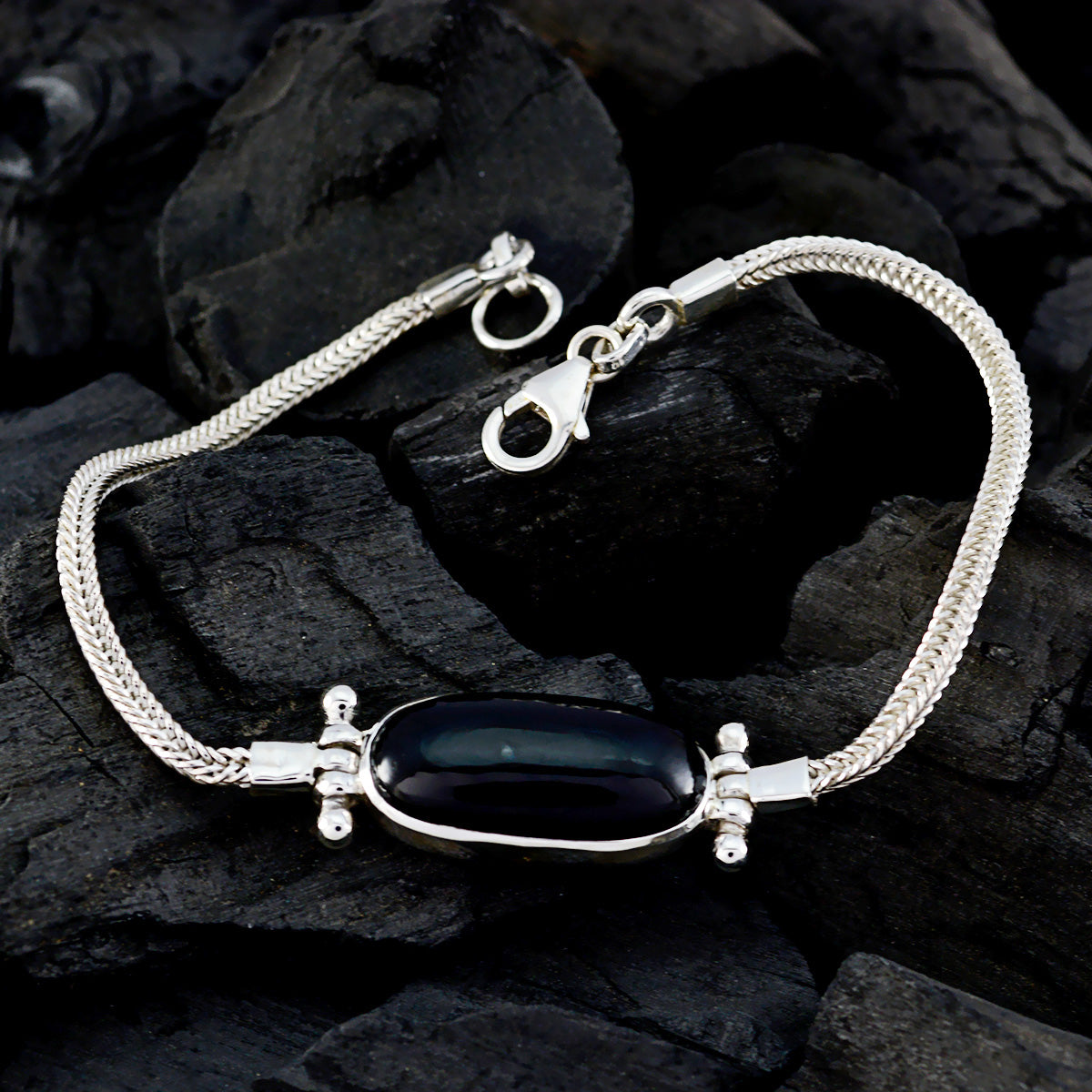 Pulsera de cadena de plata 925 con delicada flor de cerezo y ónix negro Imagen secundaria del producto