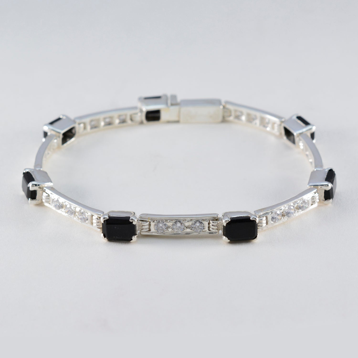 Pulsera de tenis minimalista de plata 925 negra con ónix negro Imagen secundaria del producto