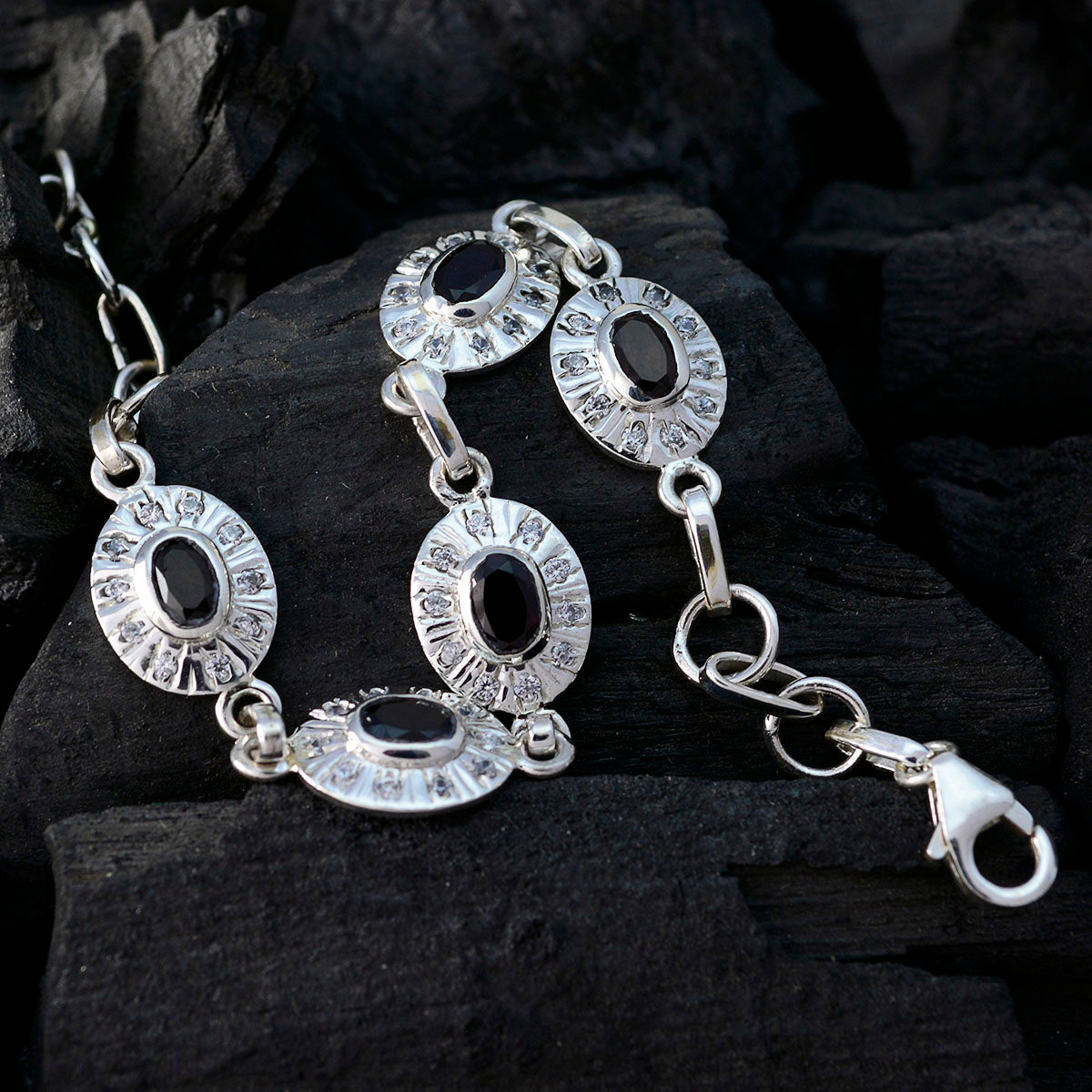 Pulsera de eslabones finos de plata negra con ónix negro del Día de Colón Imagen secundaria del producto