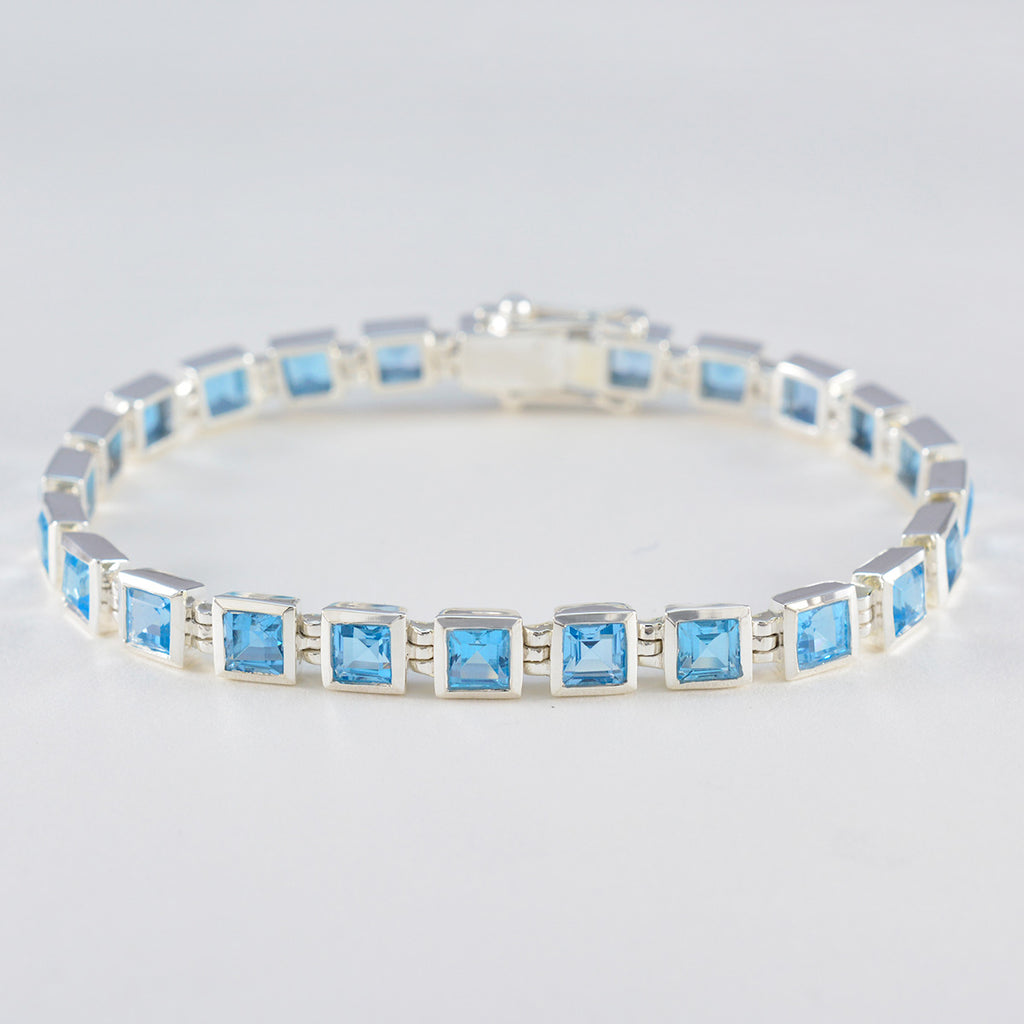 Bracelet tennis classique en argent sterling et topaze bleue