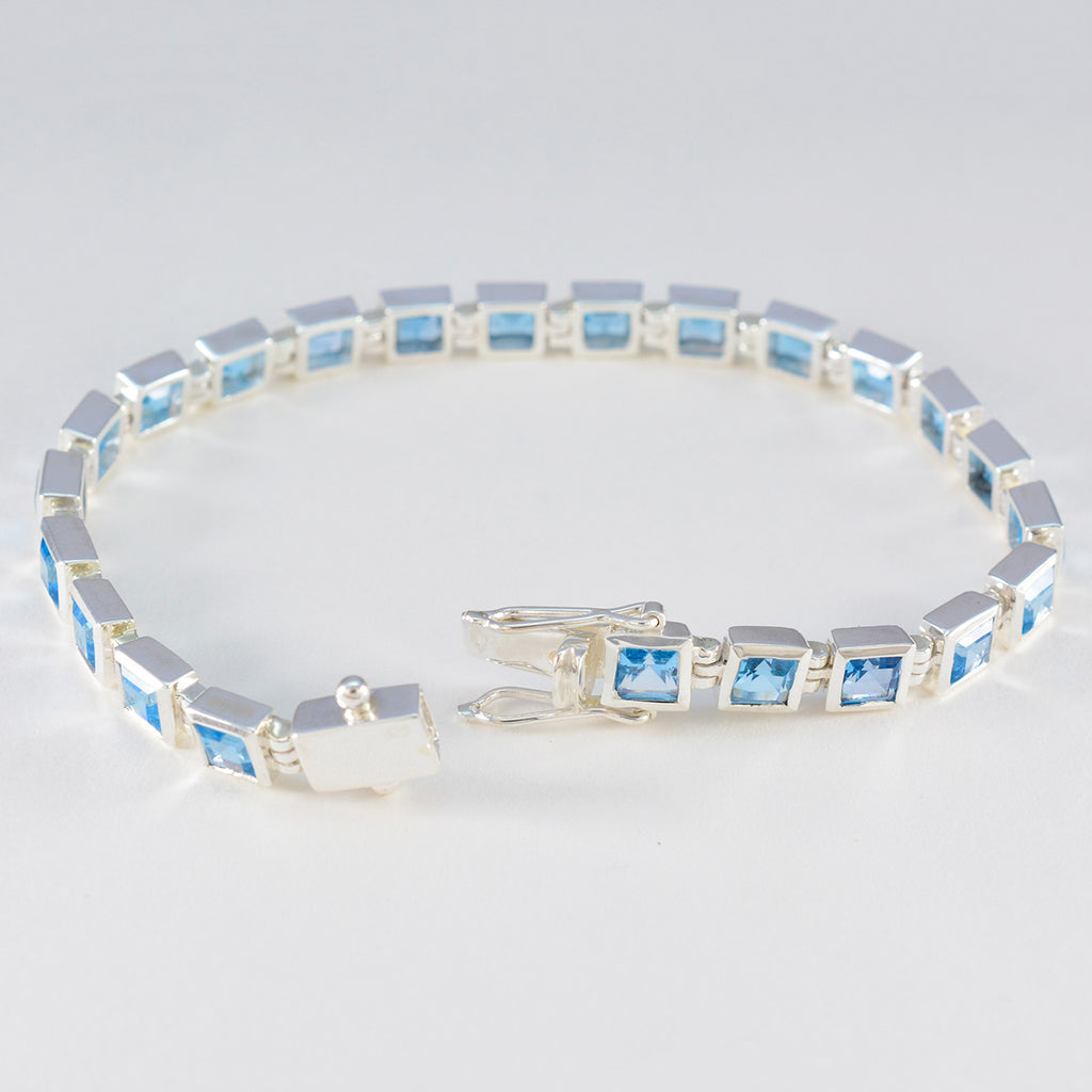 Bracelet tennis classique en argent sterling et topaze bleue