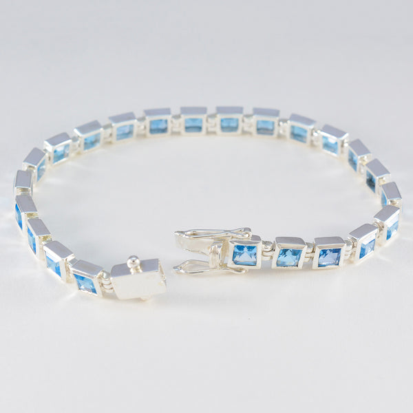 Bracelet tennis classique en argent sterling et topaze bleue