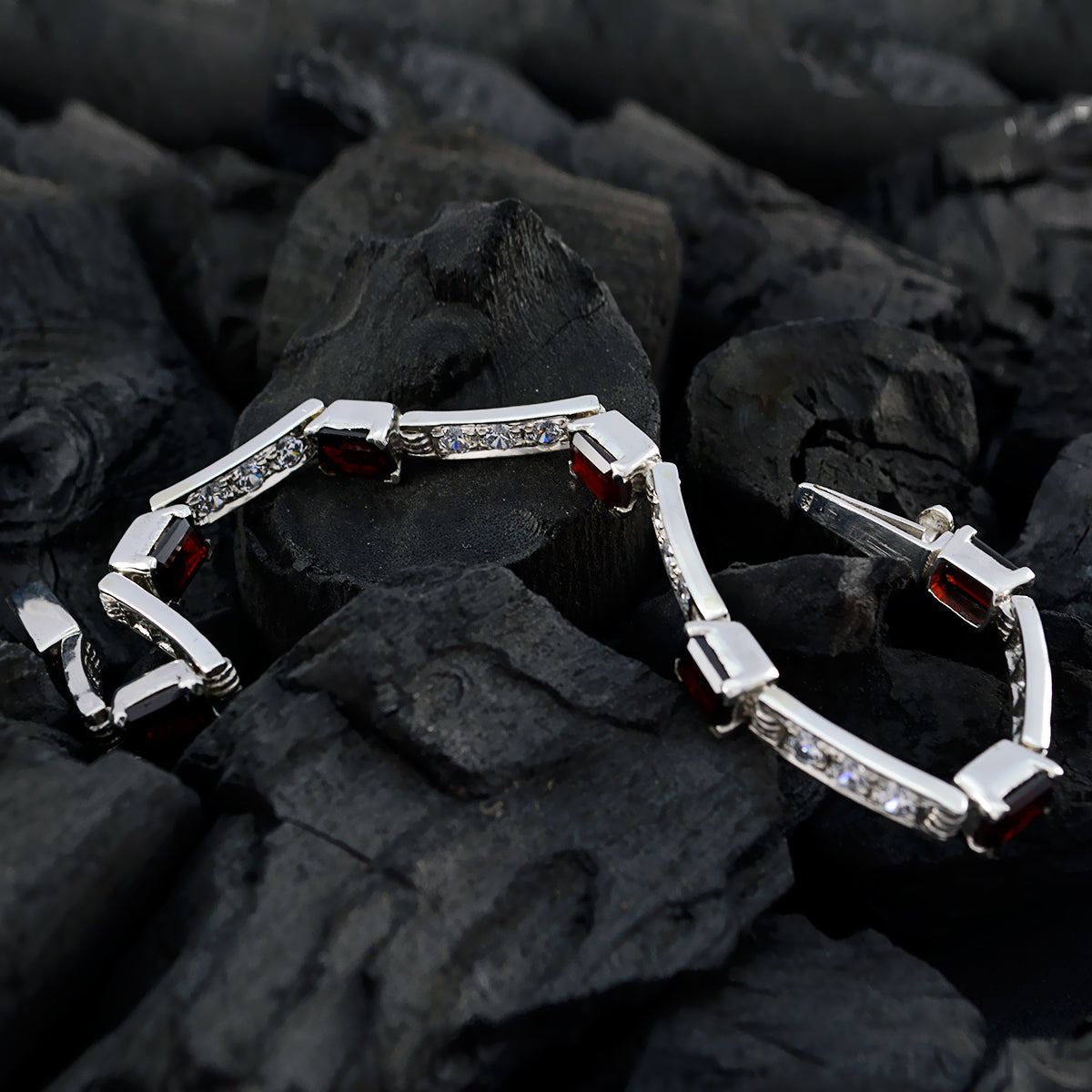 Bracelet tennis en argent rouge avec grenat en promotion Image secondaire du produit
