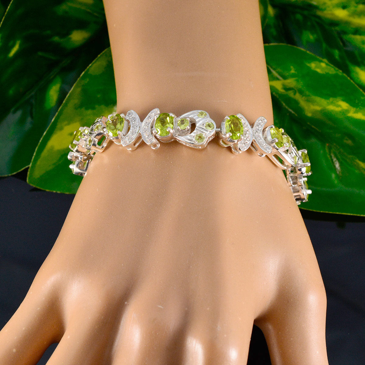 Peridot Singles Day Versatile Green 925 Silver Links Bracelet