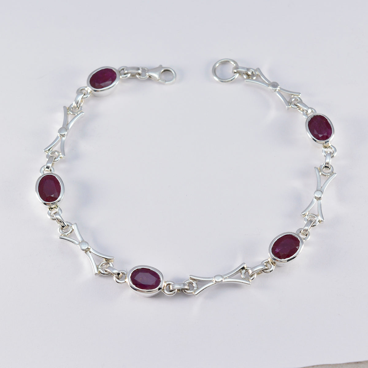 Bracciale Indian Ruby Super Bowl Sunday in argento 925 con maglie rosse minuscole Immagine secondaria del prodotto