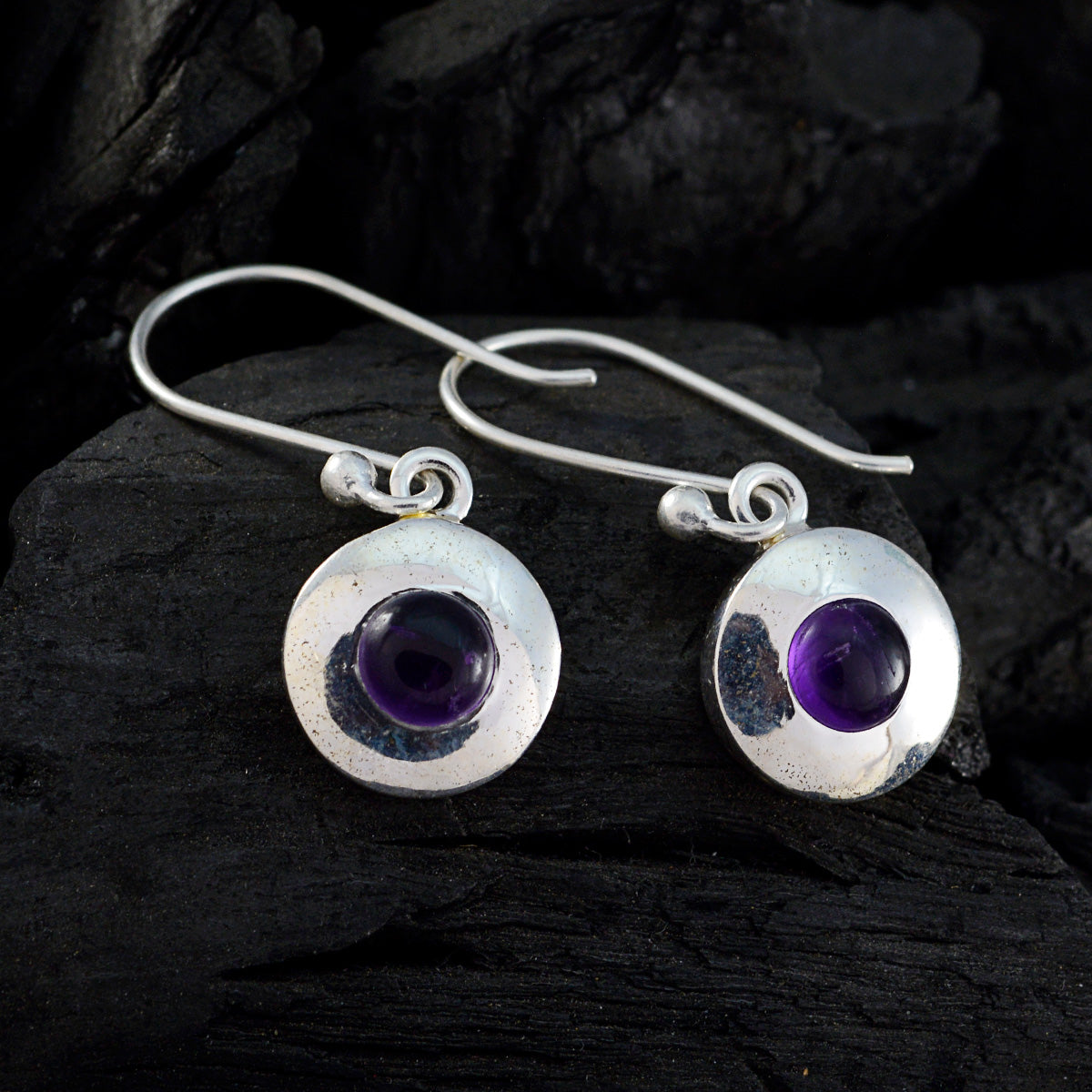 Boucles d'oreilles pendantes en argent violet avec solitaire Antonia et améthyste allemande Image secondaire du produit