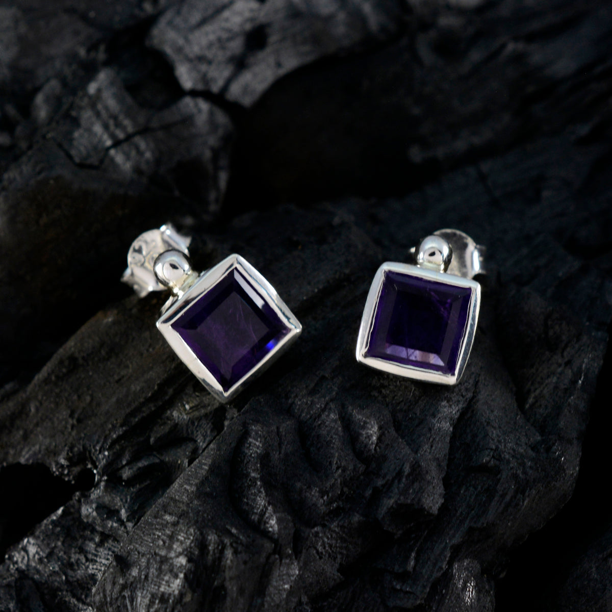 Boucles d'oreilles solitaires en argent violet et améthyste française Teresa Image secondaire du produit