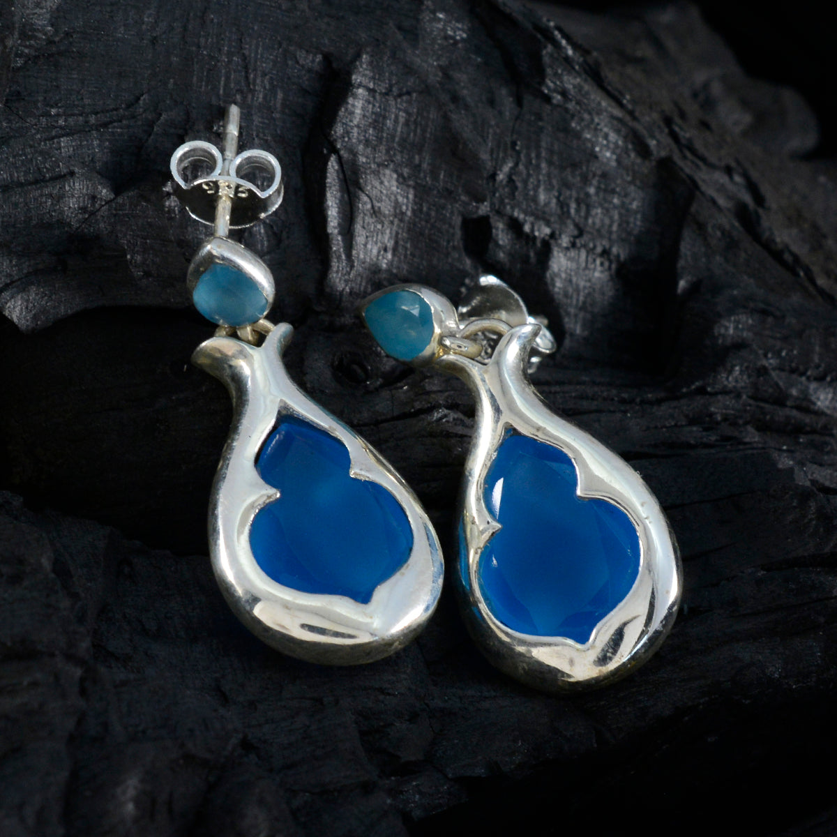 Boucles d'oreilles Ella Toi et Moi en argent 92,5 et calcédoine bleue marocaine Image secondaire du produit
