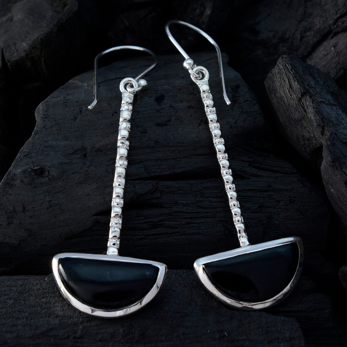 Marokkanischer Emily Solitär-Ohrring aus schwarzem Onyx und schwarzem Sterlingsilber Zweitbild