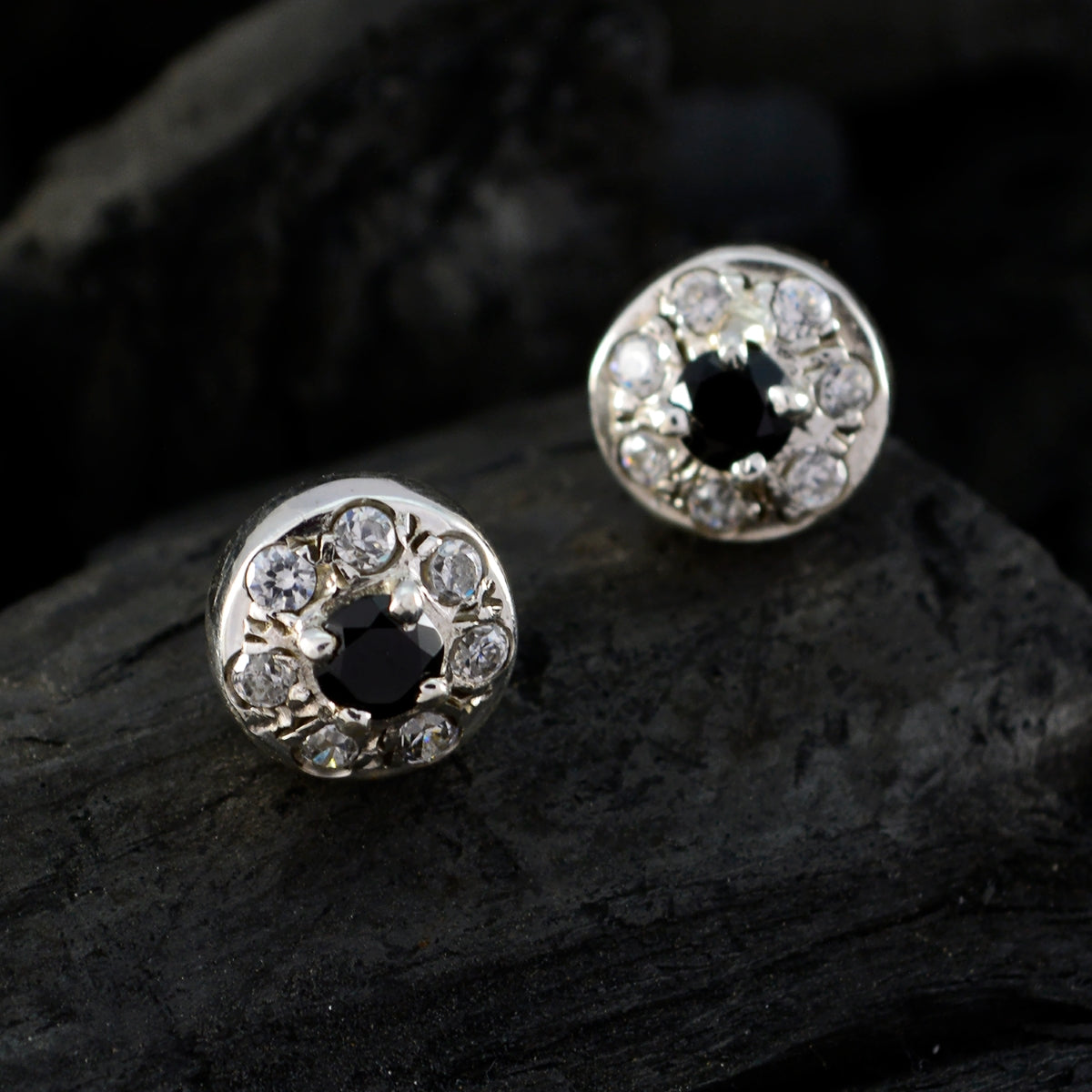 Boucles d'oreilles à tige multiples en argent noir et onyx noir du Moyen-Orient Image secondaire du produit