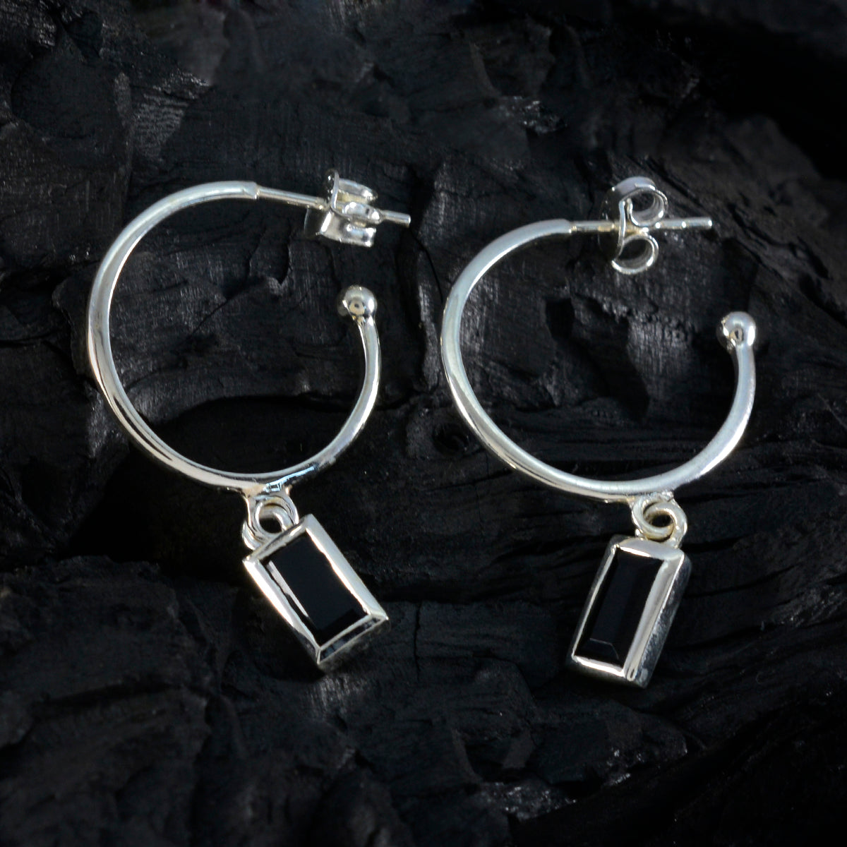 Schwarzer Onyx Koreanischer Savannah Solitär Ohrring aus schwarzem Sterlingsilber Zweitbild