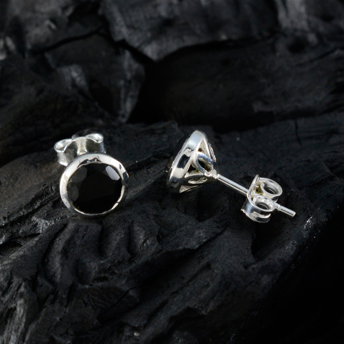 Black-Onyx-Japanese-Teresa-Solitaire-Stud-Black-92.5-Silver-Earring