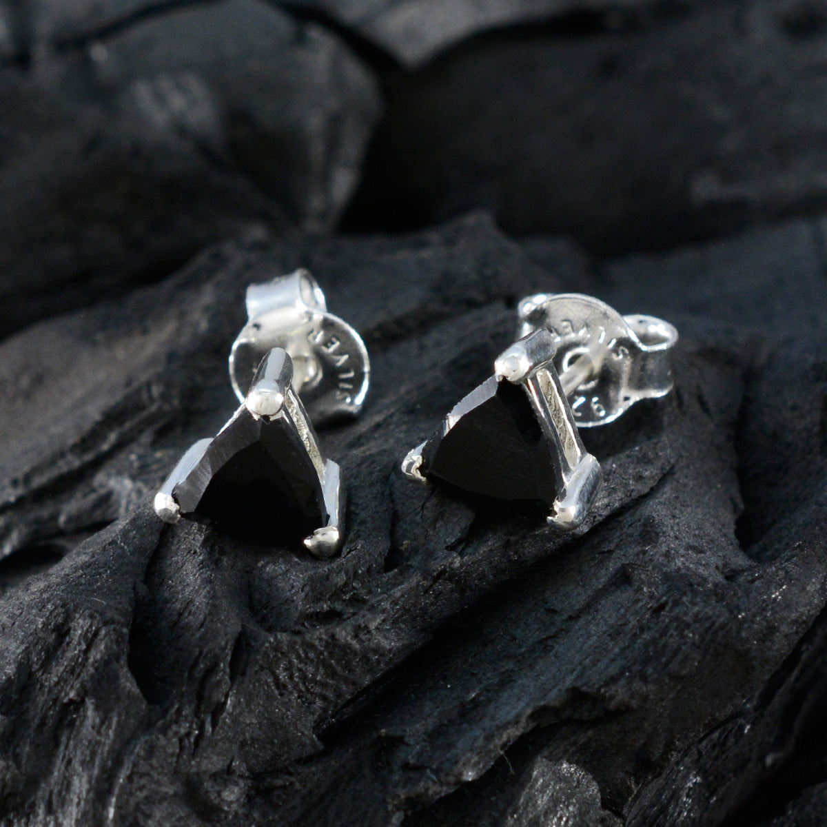 Black-Onyx-Moroccan-Carolina-Solitaire-Stud-Black-Silver-Earring