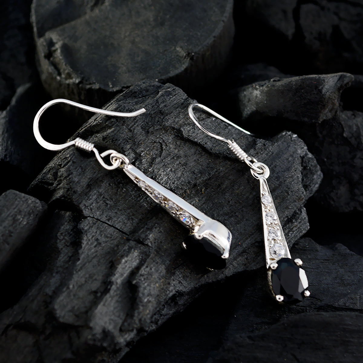 Boucles d'oreilles pendantes en argent 925 noir avec onyx noir et pierre turque Hana Image secondaire du produit