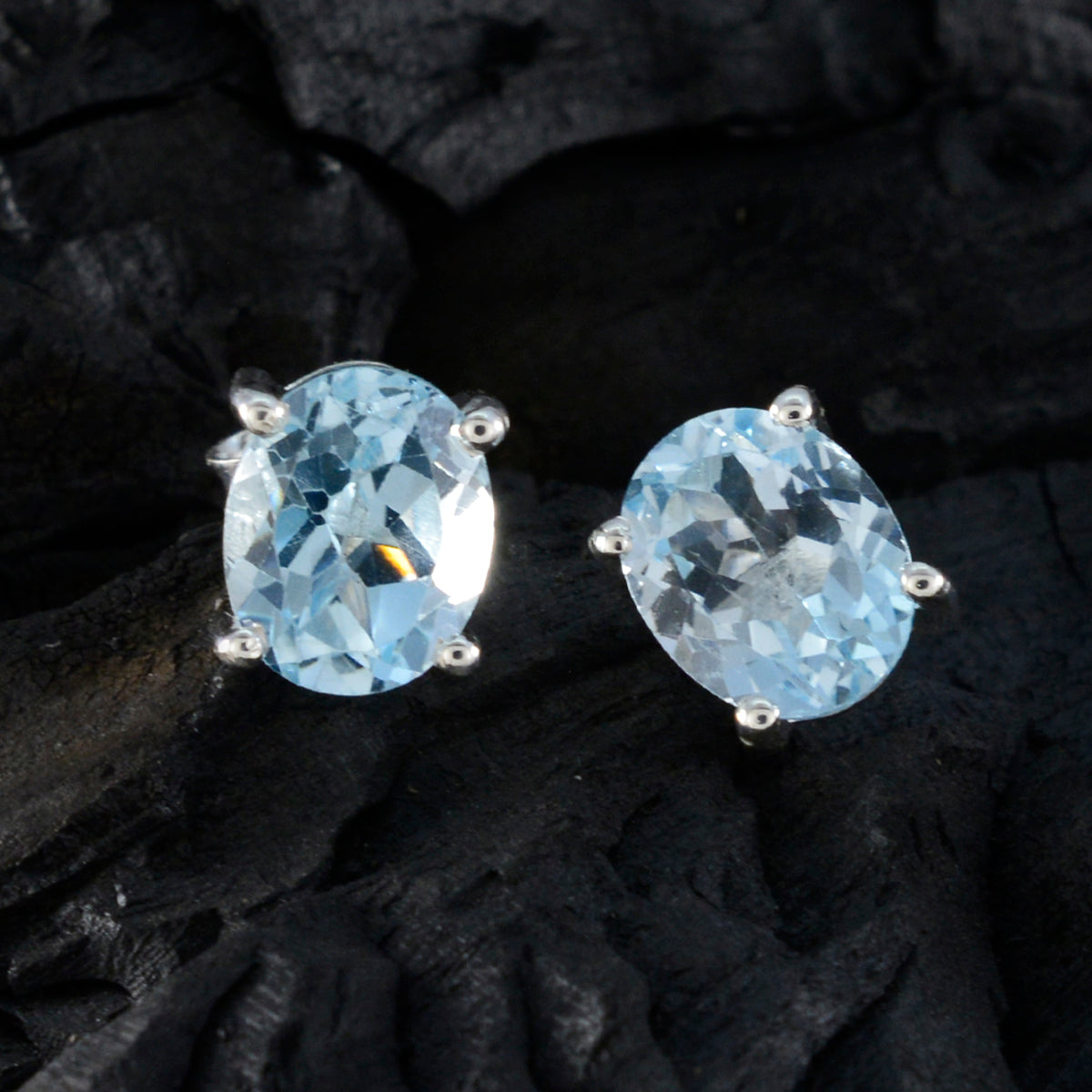 Blue-topaz-American-Bianca-Solitaire-Stud-Blue-Silver-Earring