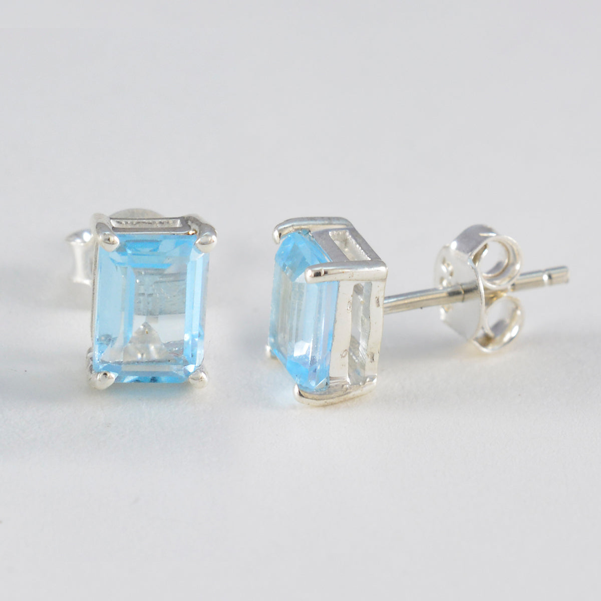 Boucles d'oreilles Noelia Solitaire en argent 925 et topaze bleue d'Amérique latine Image secondaire du produit