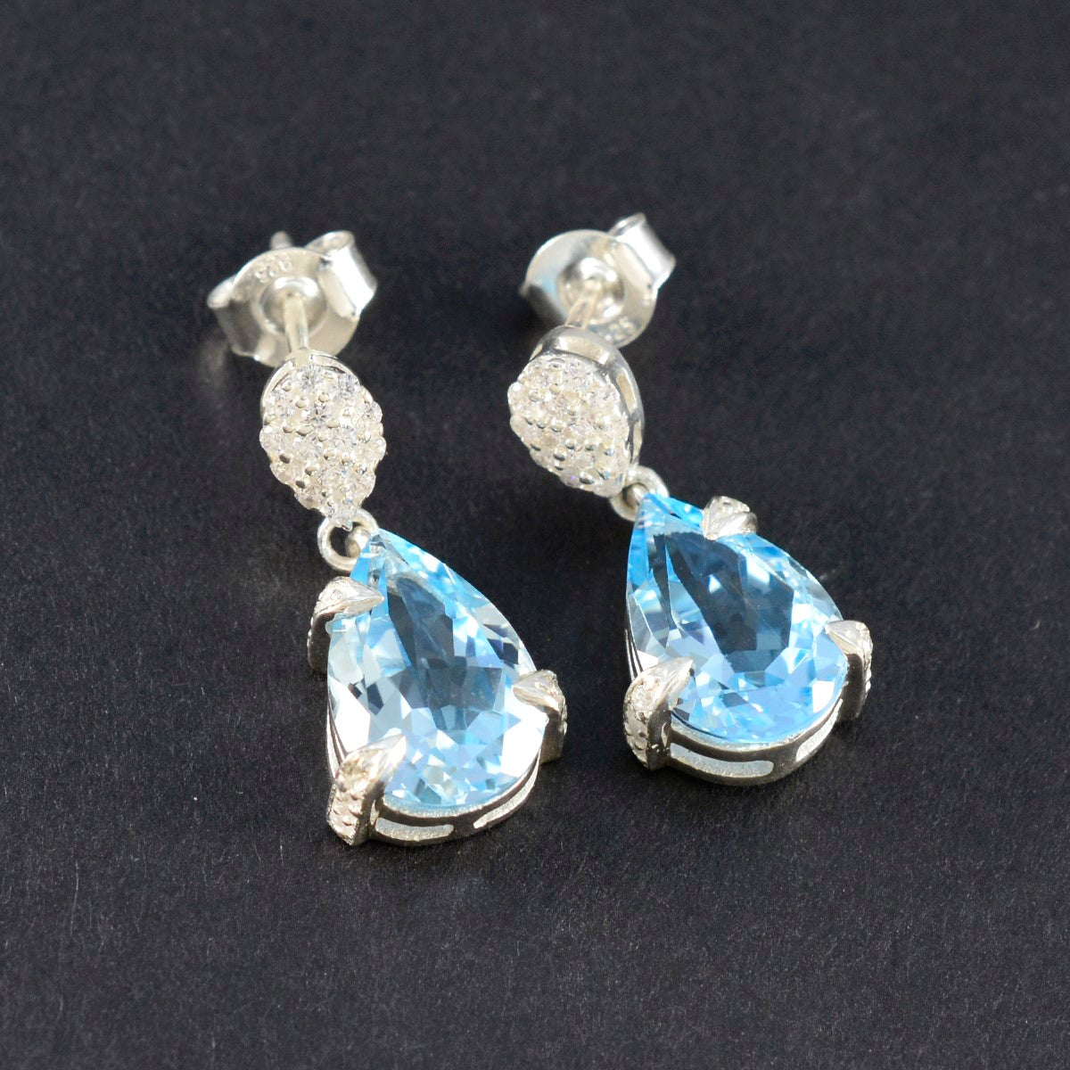 Boucles d'oreilles à tige en argent sterling bleu avec topaze bleue et solitaire américain Mei Image secondaire du produit