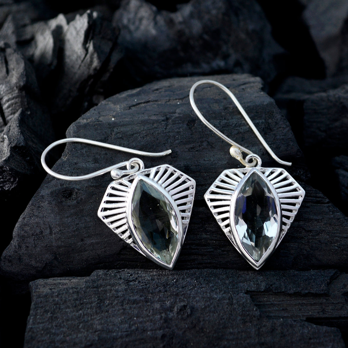 Boucles d'oreilles pendantes solitaires Daniela en argent 925 et améthyste verte du Moyen-Orient Image secondaire du produit