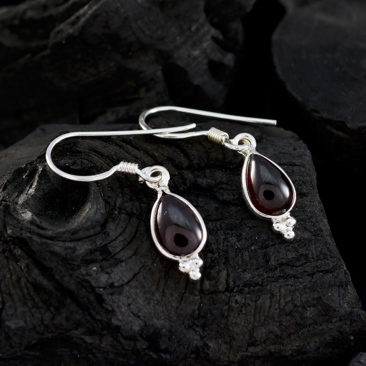 Boucles d'oreilles pendantes multiples en argent rouge et grenat japonais Joaquina Image secondaire du produit