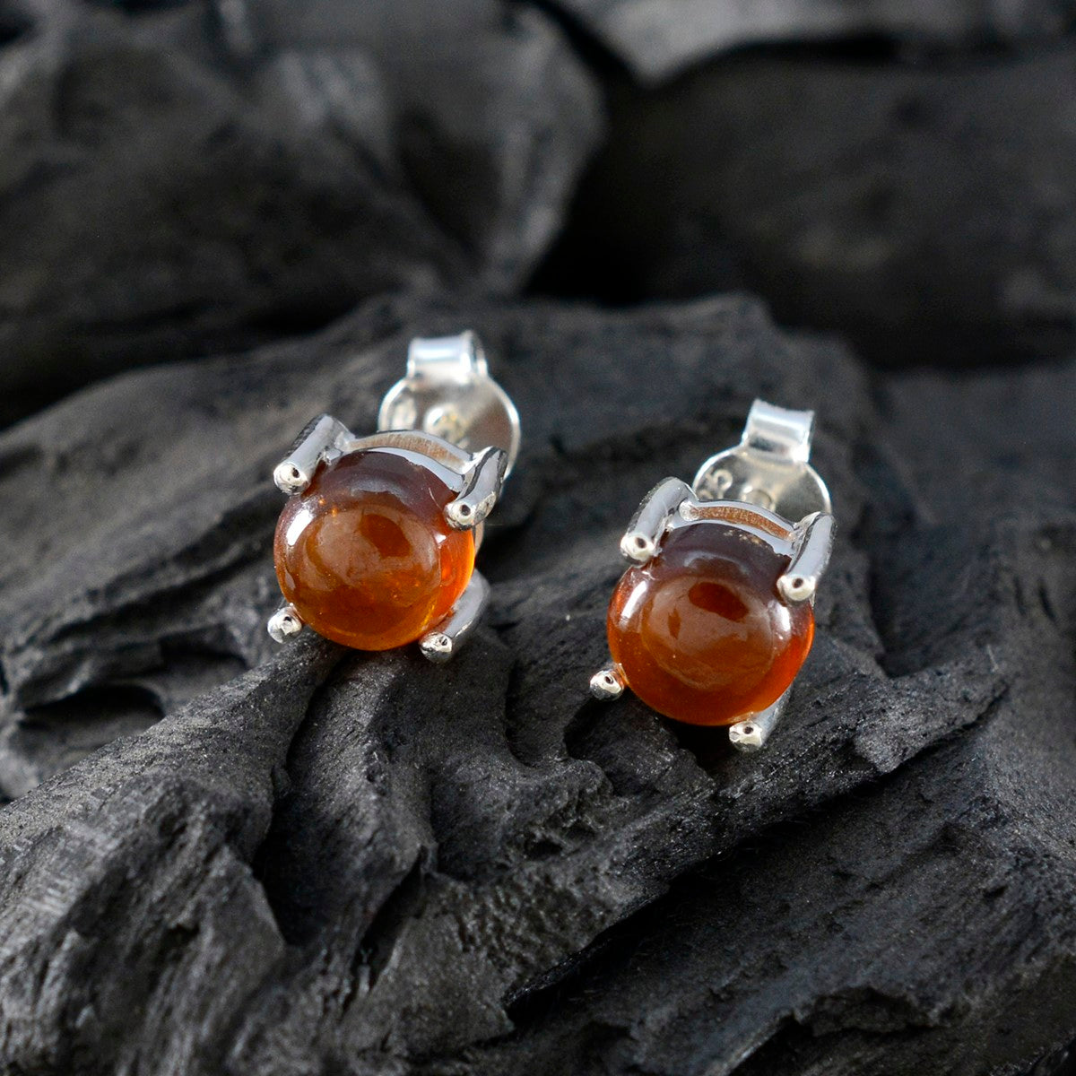 Garnet-American-Rileya-Solitaire-Stud-Red-Silver-Earring