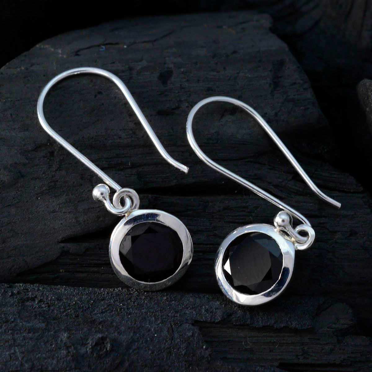 Garnet-Latin-American-Chloe-Solitaire-Dangle-Red-Silver-Earring