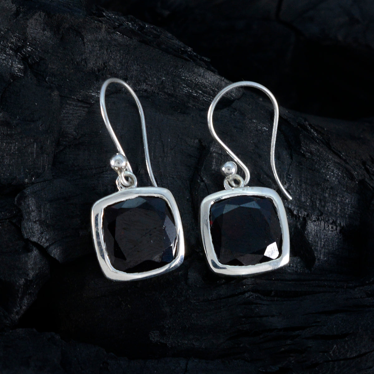 Garnet-German-Mila-Solitaire-Dangle-Red-925-Silver-Earring