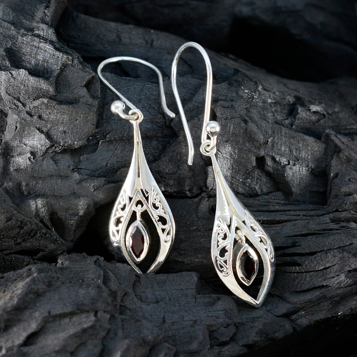 Garnet-African-Natalie-Solitaire-Dangle-Red-Silver-Earring