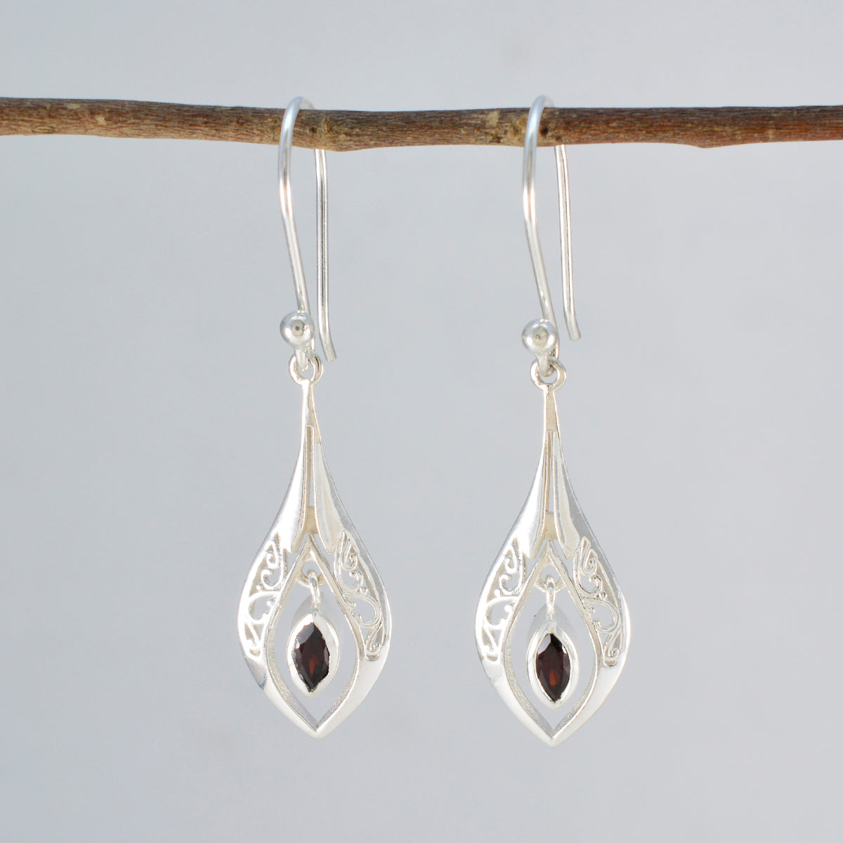 Garnet-African-Natalie-Solitaire-Dangle-Red-Silver-Earring