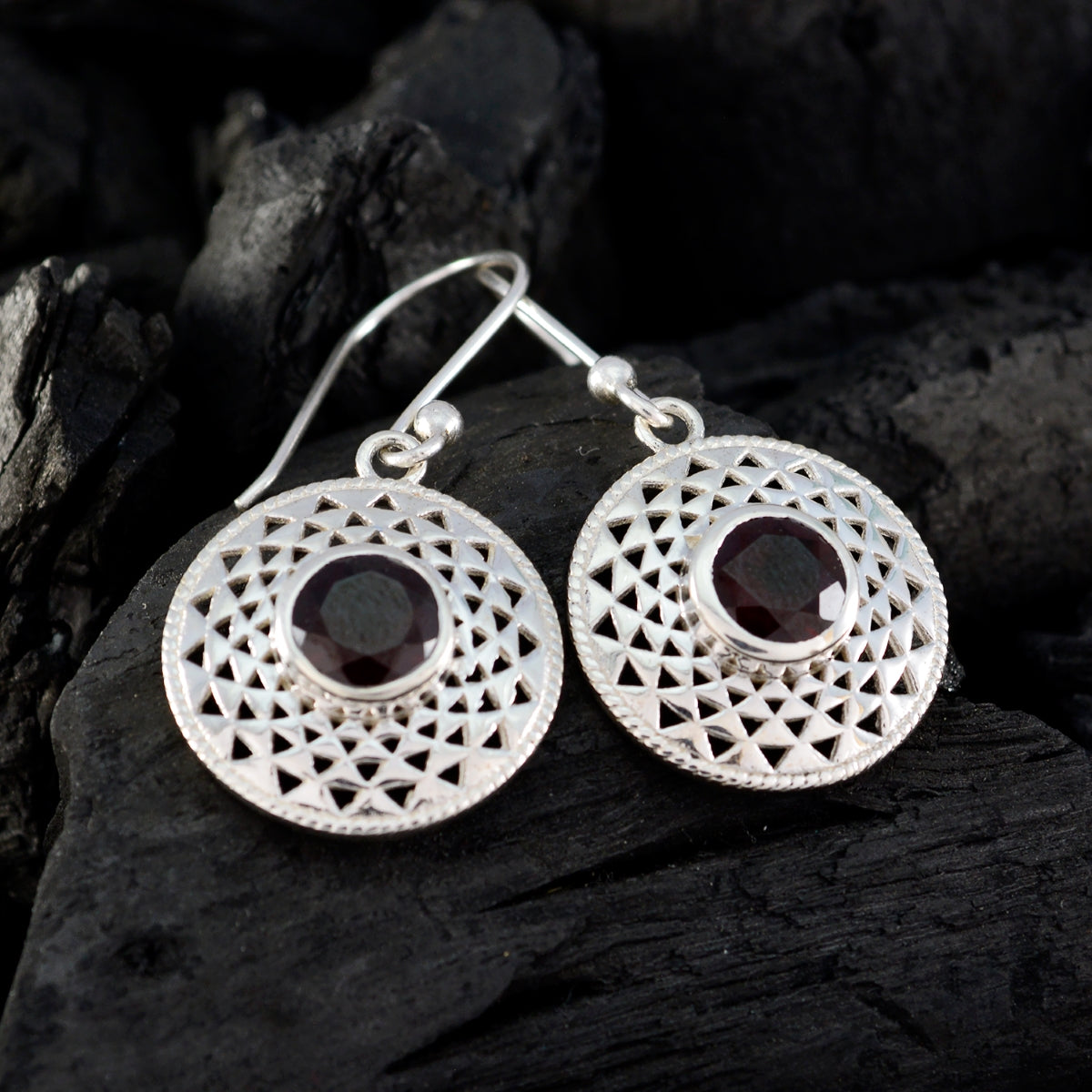 Pendiente colgante de plata de ley roja con solitario de granate ruso Nella Imagen secundaria del producto