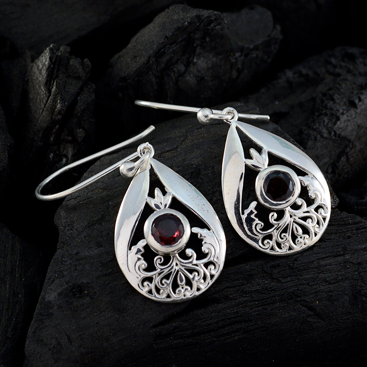 Garnet-Japanese-Penelope-Solitaire-Dangle-Red-92.5-Silver-Earring