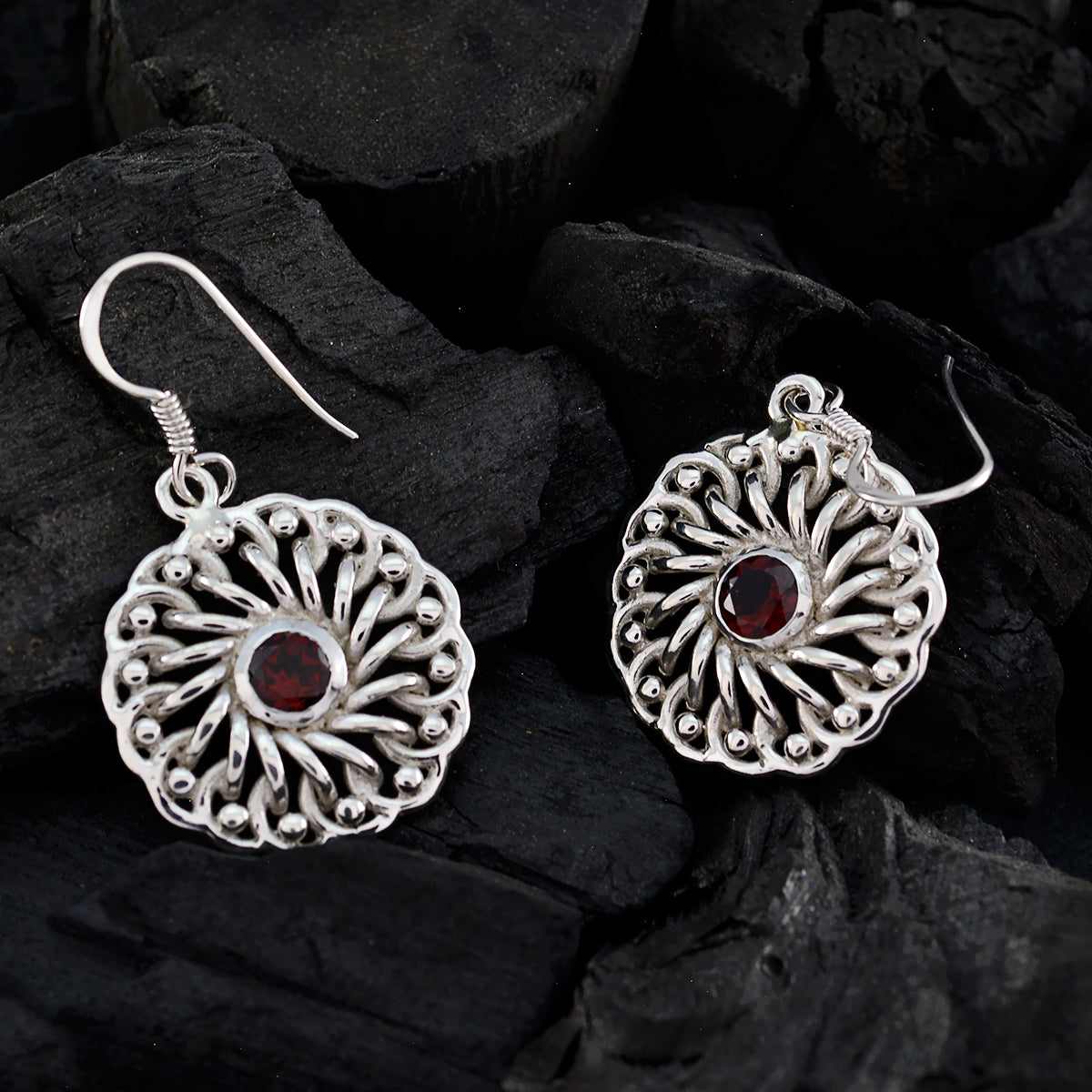 Boucles d'oreilles pendantes Sarah en argent sterling 925 et grenat italien rouge Image secondaire du produit