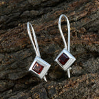 Garnet-Egyptian-Leah-Solitaire-Dangle-Red-Silver-Earring