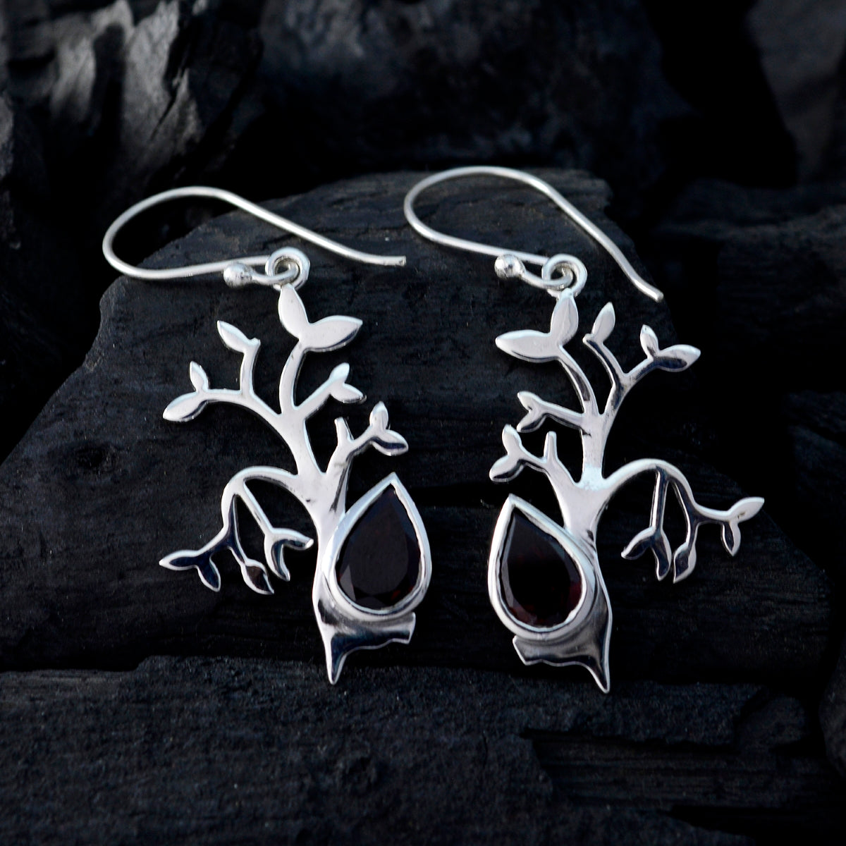 Boucles d'oreilles pendantes en argent 925 rouge avec solitaire Stella et grenat français Image secondaire du produit