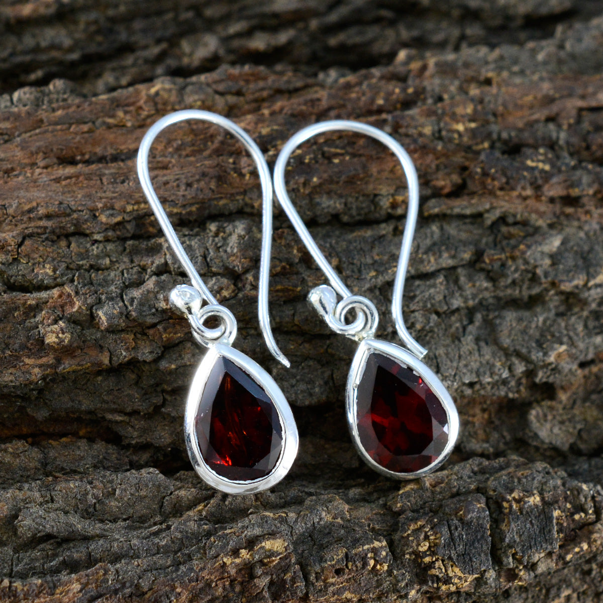 Garnet-Australian-Chen-Solitaire-Dangle-Red-Silver-Earring
