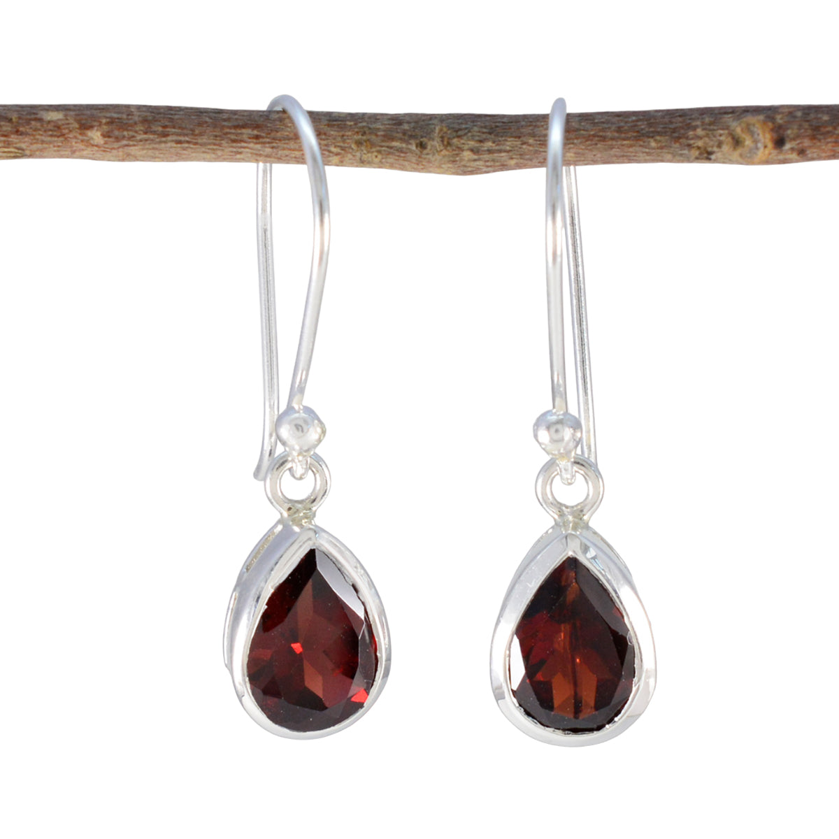 Garnet-Australian-Chen-Solitaire-Dangle-Red-Silver-Earring Huvudsaklig produktbild